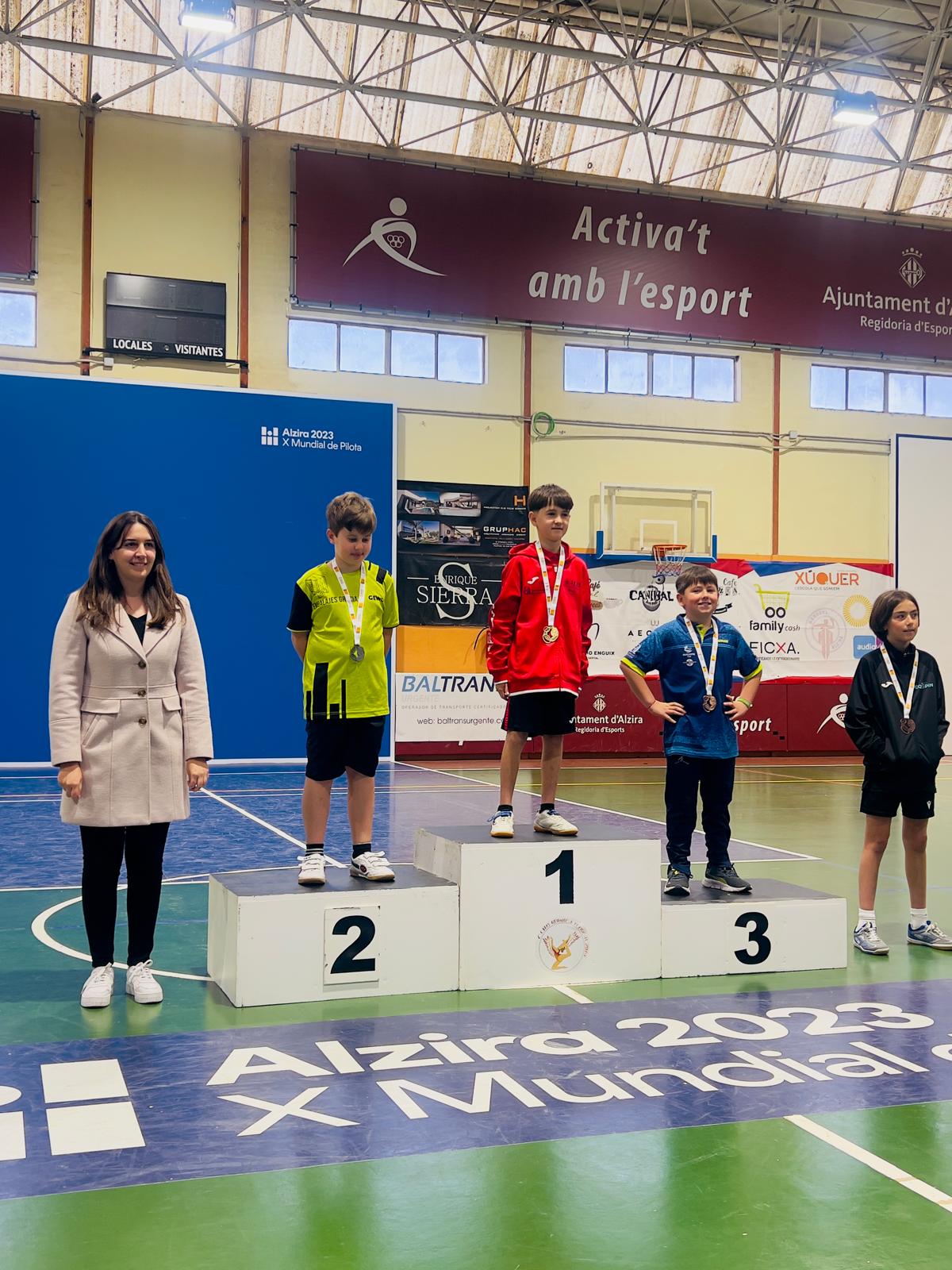 Jóvenes promesas en torneo del Club Tenis de Mesa Alcoy